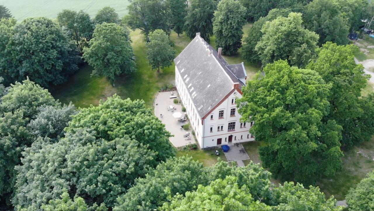 Gutshaus Zarchlin Apartment Barkhagen Bagian luar foto