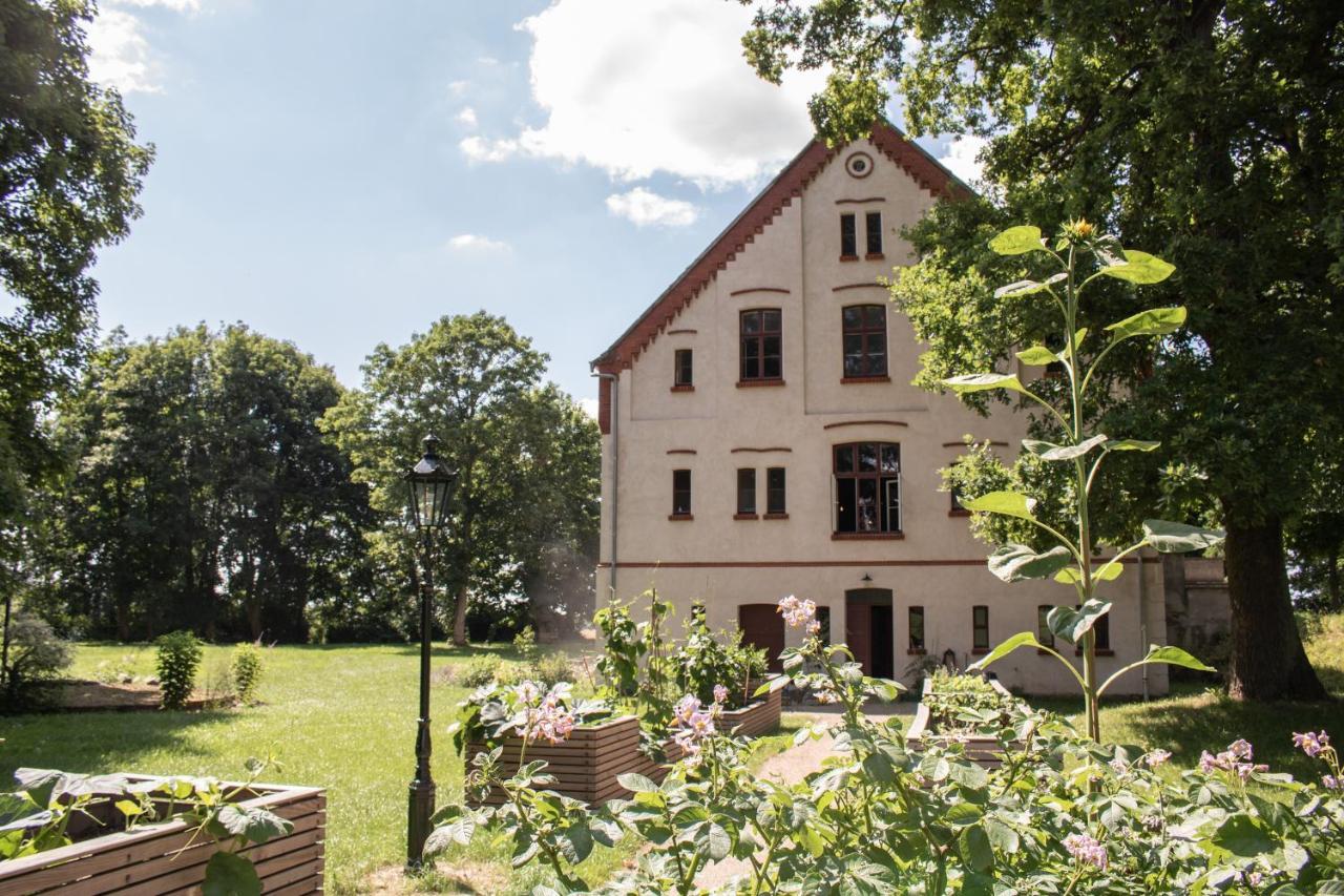 Gutshaus Zarchlin Apartment Barkhagen Bagian luar foto